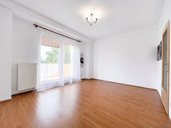 Pronájem prostorného bytu 3+kk se třemi balkony a komorou v 