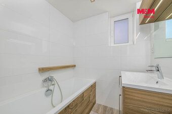 Nabízíme k prodeji prostorný byt o dispozici 2+kk a užitné p