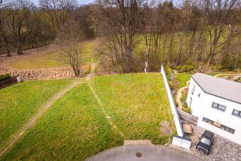 Nabízíme k prodeji stavební pozemek o rozměrech 863 m2 v lok