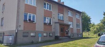 Pronajmu zařízený byt v širším centru města Strakonic. Okna 