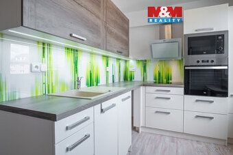 Pronajmu zařízený byt v širším centru města Strakonic. Okna 