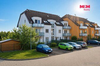Nabízíme k pronájmu světlý byt 1+kk s balkonem a prostorným 