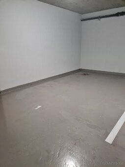 Nabízím k pronájmu moderní suterénní garážové stání v novost