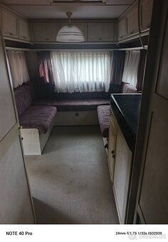 V autocampingu ATC Hradec u Kadaně prodám karavan s pergolou