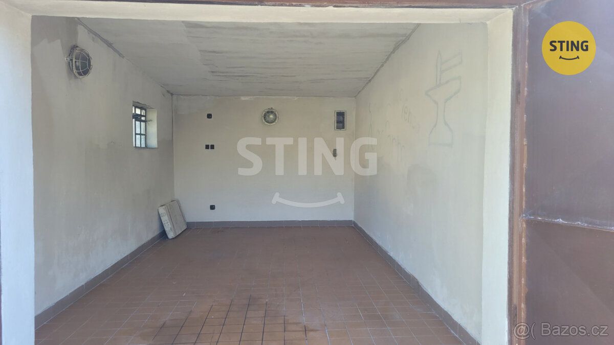 Nabízíme k prodeji zděnou garáž o výměře 18,5 m² v městské č