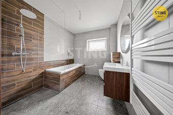Nabízíme k prodeji moderní novostavbu rodinného domu o dispo