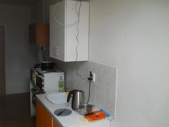 od 1.7.26 pronajmu pokoj cena za pokoj je 6500 - 7000/1 os. 