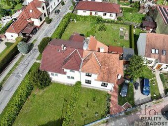 Hala má přibližně 200m2 vrata 4x3 metrů s větším pozemkem u 