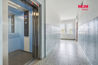 Život s výhledem z 11. patra: Zrekonstruovaný byt s klimatiz