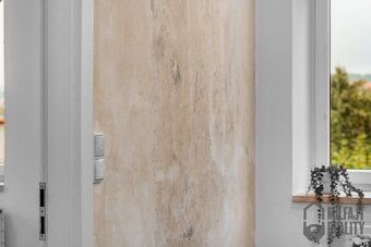 Ev.č. 06953 Nadčasový design, povedená kombinace barev i mat