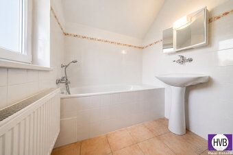 Nabízíme Vám k pronájmu rodinný dům 4 +1 s balkonem, o celko