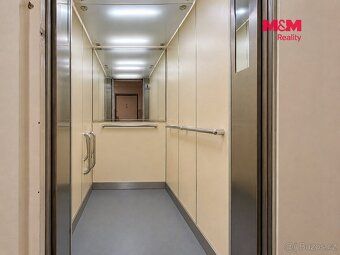 Nabízíme byt 1+kk u metra C Budějovická s možností okamžitéh