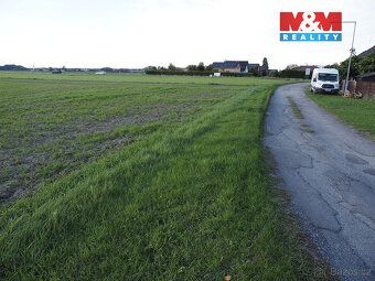 Nabízíme k prodeji prostorné pole o výměře 4106 m², nacházej