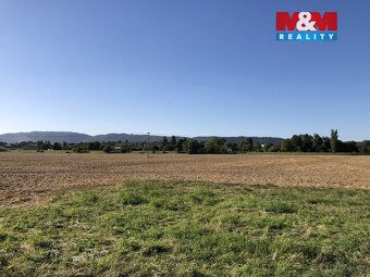 Nabízíme k prodeji prostorné pole o výměře 4106 m², nacházej