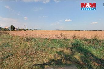 Nabízíme k prodeji prostorné pole o výměře 4106 m², nacházej