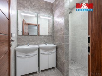 Exkluzivně nabízíme na prodej prostorný rodinný dům o dispoz