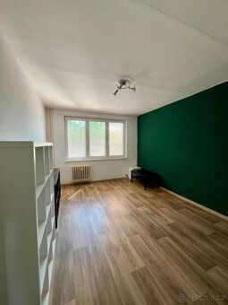 K dlouhodobému podnájmu nabízíme moderní byt po kompletní re