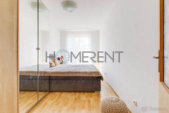 Nabízíme k pronájmu světlý a příjemně zařízený byt o dispozi