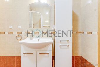 Nabízíme k pronájmu světlý a příjemně zařízený byt o dispozi