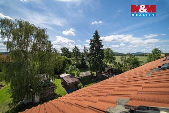 Nabízíme k prodeji prostorný a nově vybudovaný podkrovní byt
