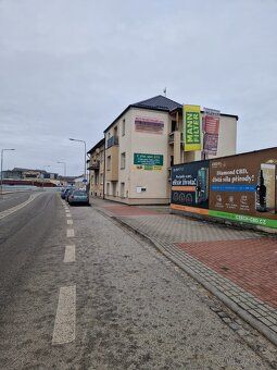 Nabízím k pronájmu reklamní plochu na fasádě domu v Českých 