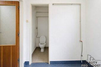 Nabízíme k pronájmu skladové prostory v průmyslovém areálu v