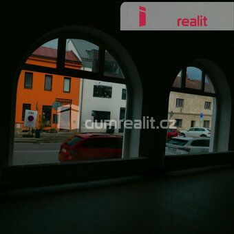 Poplatky se vyúčtují dle spotřeby, pronájem krásných kancelá