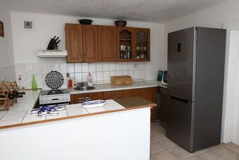 Nabízíme k prodeji prostorný rodinný dům se zahradou /dvorem