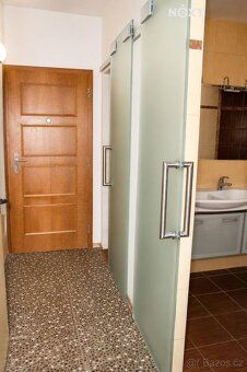 Nabízíme k pronájmu pěkný byt 3+1 s lodžií o velikosti 70m2.