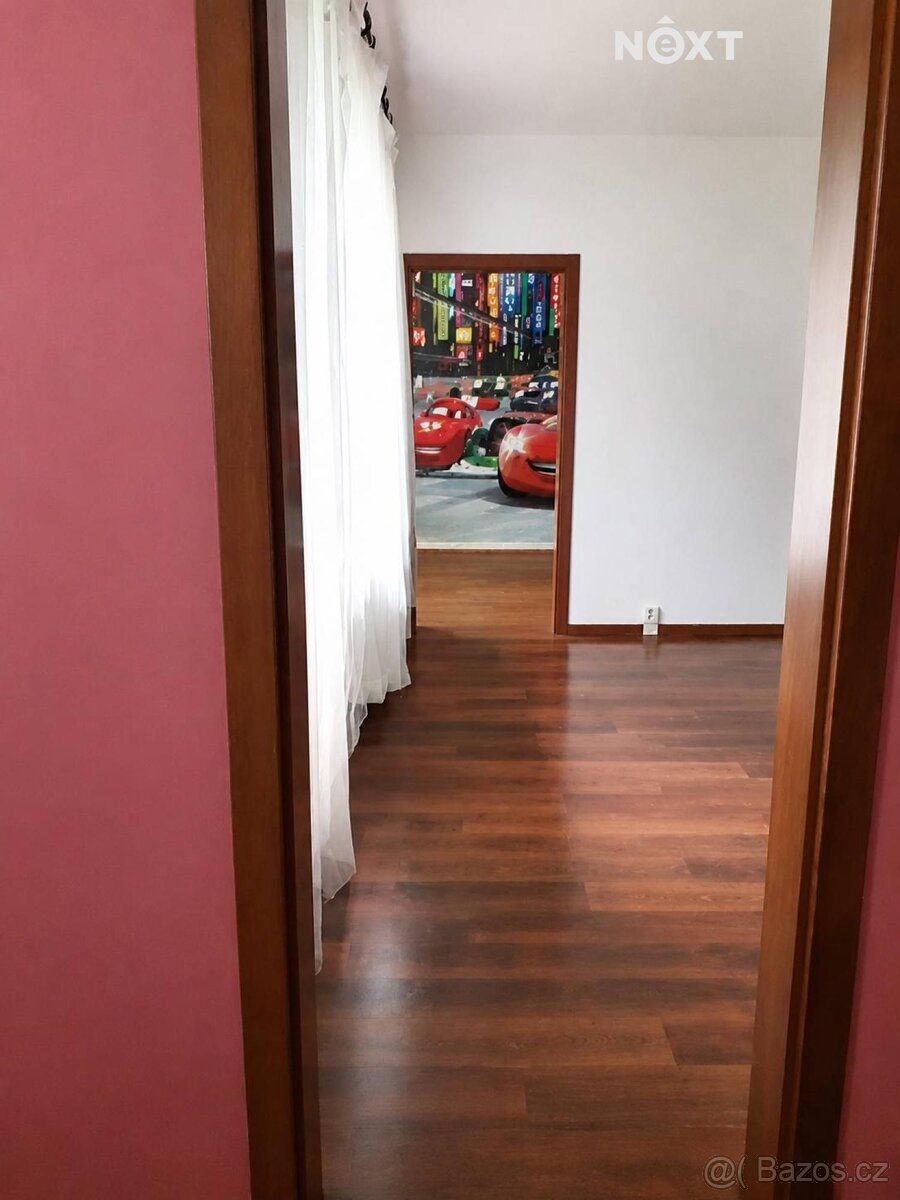Nabízíme k pronájmu pěkný byt 3+1 s lodžií o velikosti 70m2.