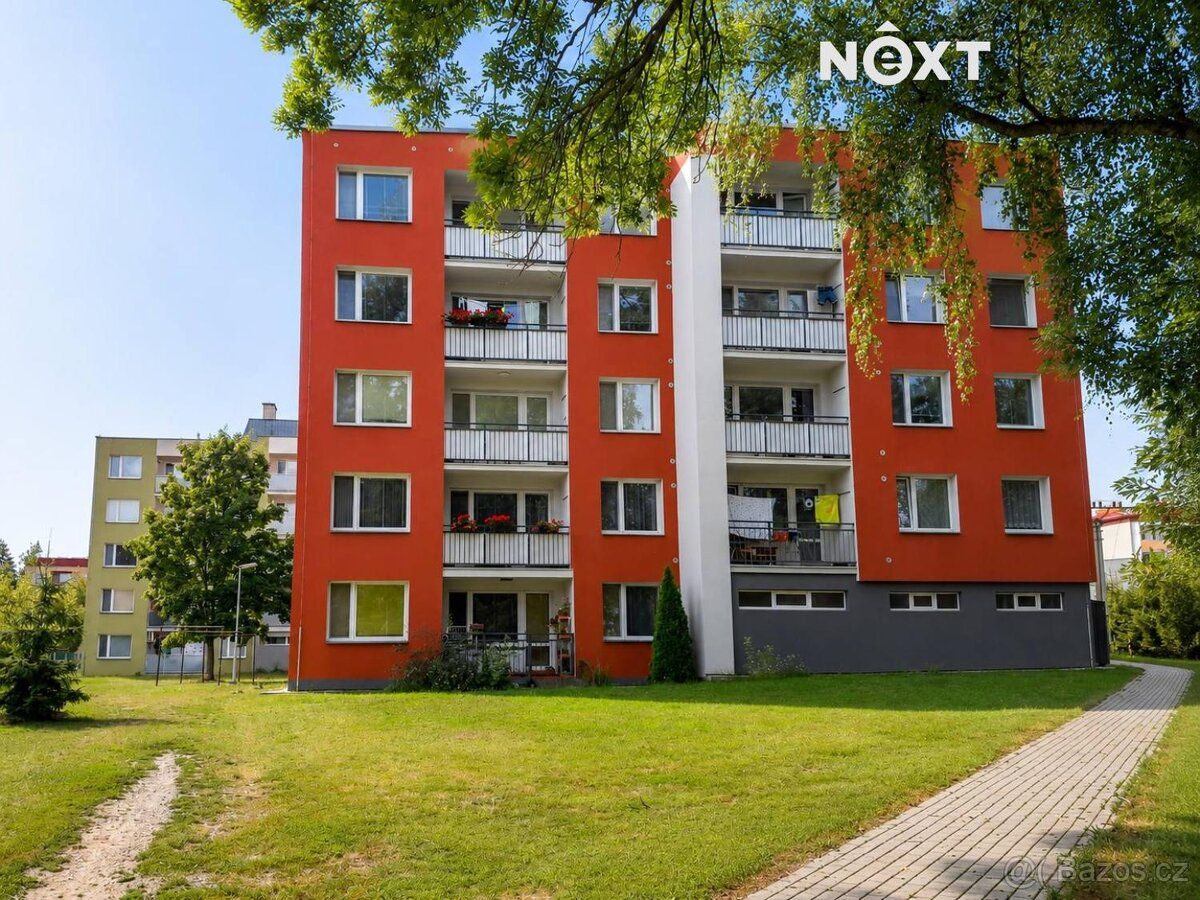 Nabízíme k pronájmu pěkný byt 3+1 s lodžií o velikosti 70m2.