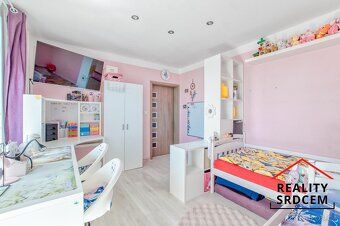 Pokud hledáte zrekonstruovaný byt se zasklenou lodžií a pref
