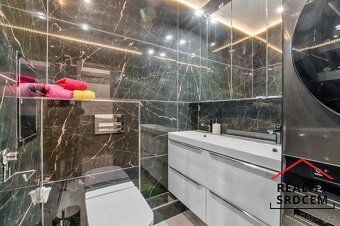 Pokud hledáte zrekonstruovaný byt se zasklenou lodžií a pref