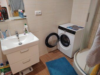 Nabízím k pronájmu útulný 2+1 byt o rozloze 59 m² v panelové
