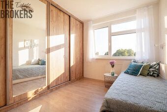 Prostorný byt 4+kk ( 84 m2)se dvěma balkony, garážovým stání