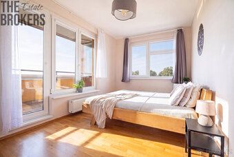 Prostorný byt 4+kk ( 84 m2)se dvěma balkony, garážovým stání