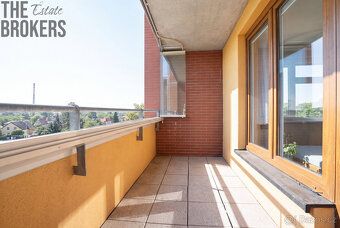 Prostorný byt 4+kk ( 84 m2)se dvěma balkony, garážovým stání