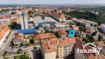 Bydlení jen pár kroků od centra města, v klidné ulici a po r