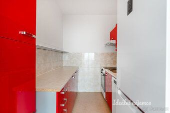 We offer for long-term sublet a spacious and bright apartment of 2KK in the heart of Prague-Kobylisy.