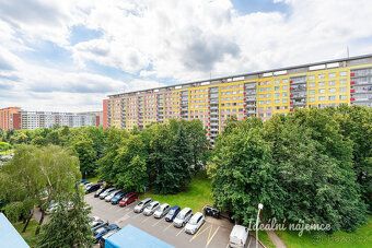 We offer for long-term sublet a spacious and bright apartment of 2KK in the heart of Prague-Kobylisy.
