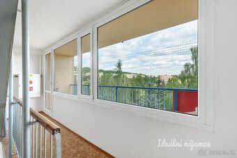 We offer for long-term sublet a spacious and bright apartment of 2KK in the heart of Prague-Kobylisy.