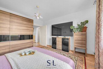 Ev.č. 01709 Prostorný rodinný byt 4+kk s parkovacím stáním v