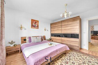 Ev.č. 01709 Prostorný rodinný byt 4+kk s parkovacím stáním v