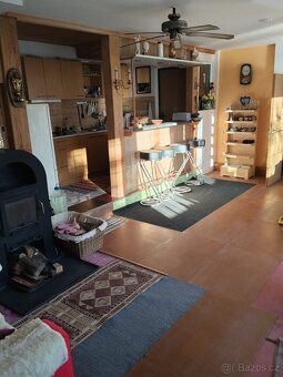 I am offering for sale a picturesque cottage in nature and close to downtown
