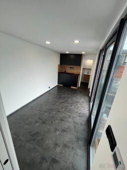 We offer for sale a high-quality conversion of a shipping container in Prague - East