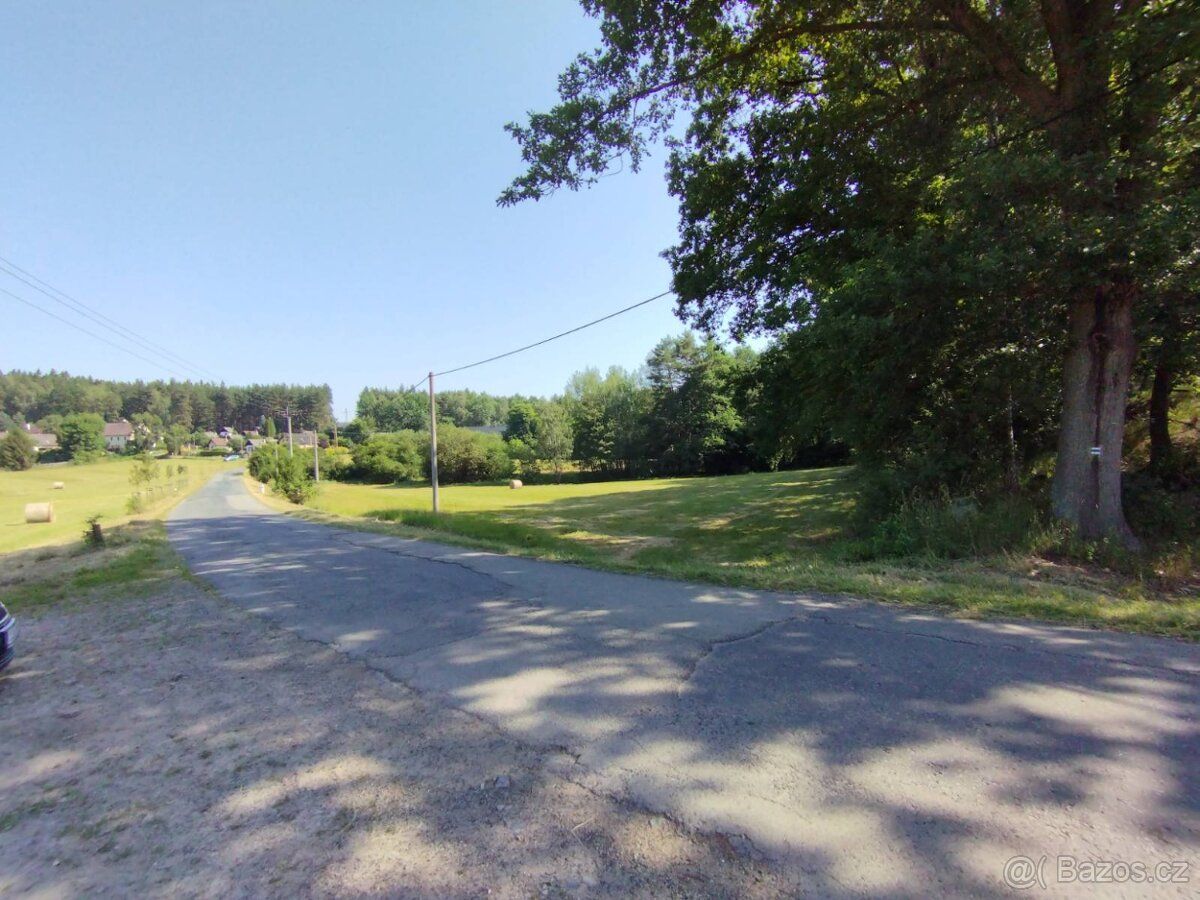 Sprzedamy działkę o powierzchni 5613 m2, obręb ewidencyjny Kvítkov koło České Lípy