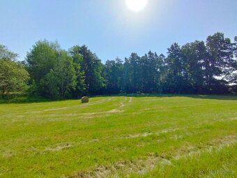 Sprzedamy działkę o powierzchni 5613 m2, obręb ewidencyjny Kvítkov koło České Lípy