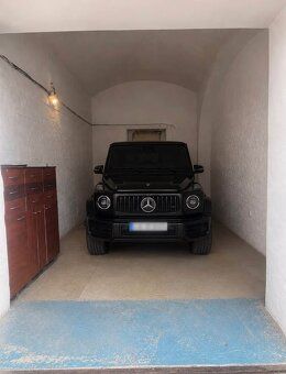 Rent out workshop / garage / parking space ,
Location: Side street off