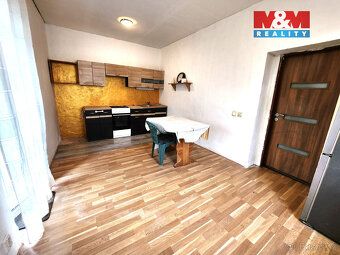 Nabízíme k prodeji samostatně stojící rodinný dům se zahrado