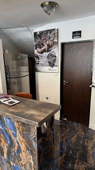 Nabízíme přenechání obchodního prostoru na velmi dobré lokal